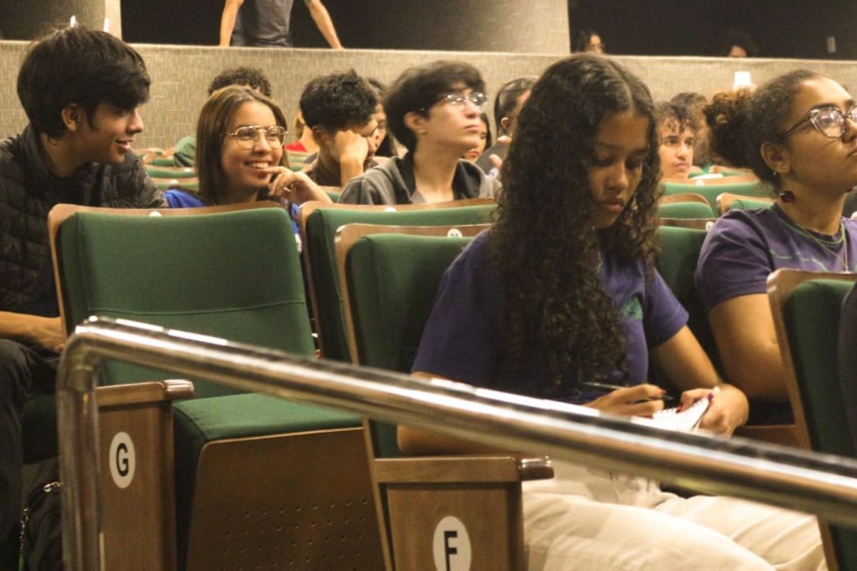 Cursinho pré-vestibular oferece 1.250 vagas; veja como se inscrever