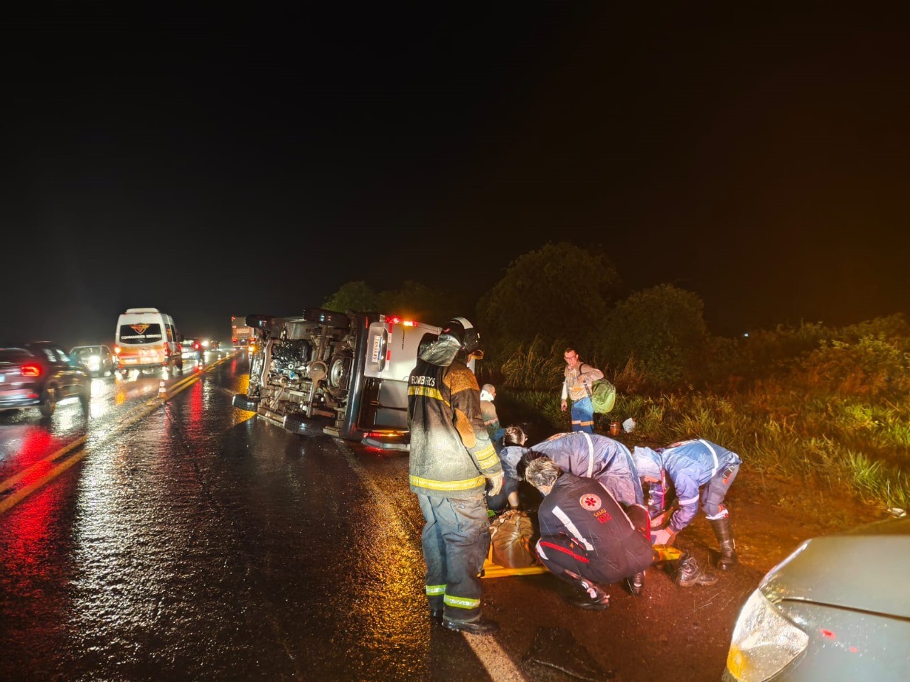 Motorista bêbado causa acidente e deixa 10 feridos na BR-158, em MS