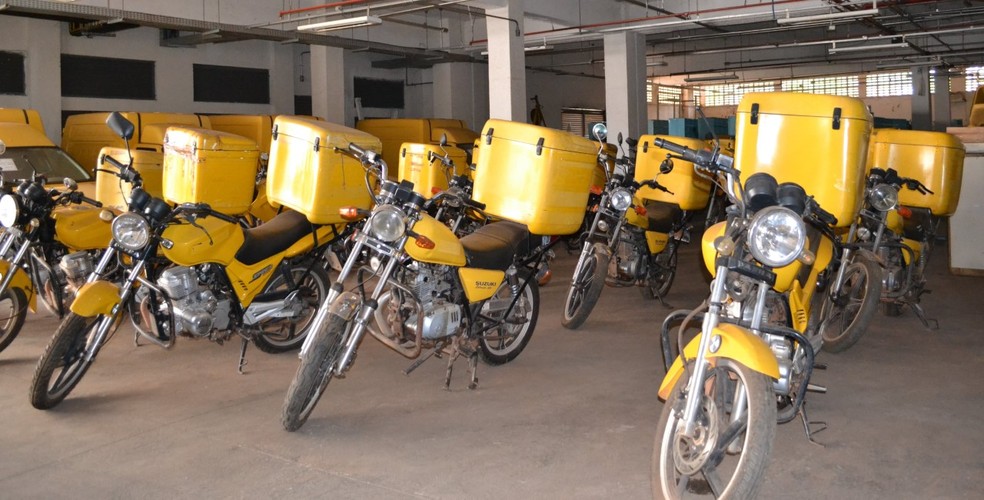 Carros e motos estão na sede dos Correios, em Brasília — Foto: Correios/Divulgação