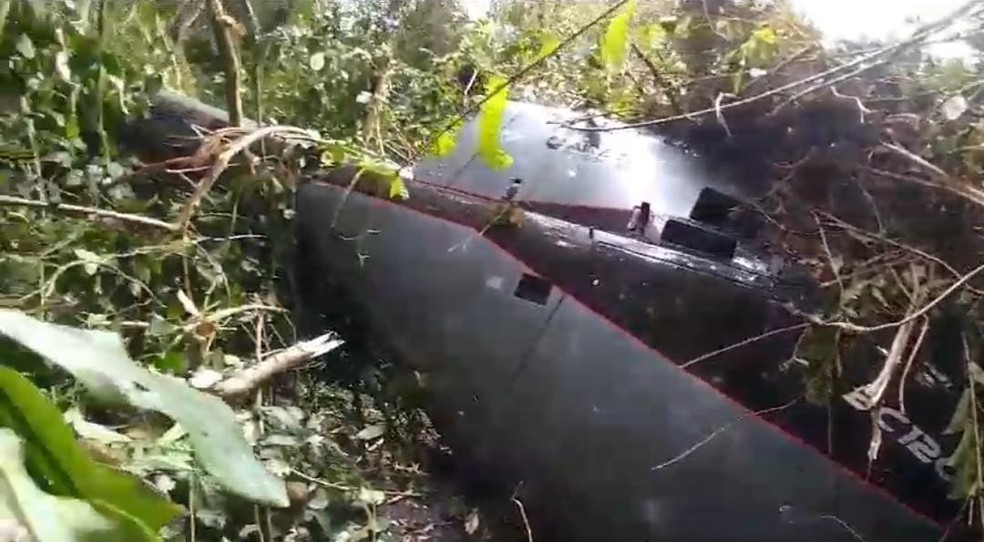 Helicóptero com indígenas cai em zona de mata no Acre, e todos sobrevivem