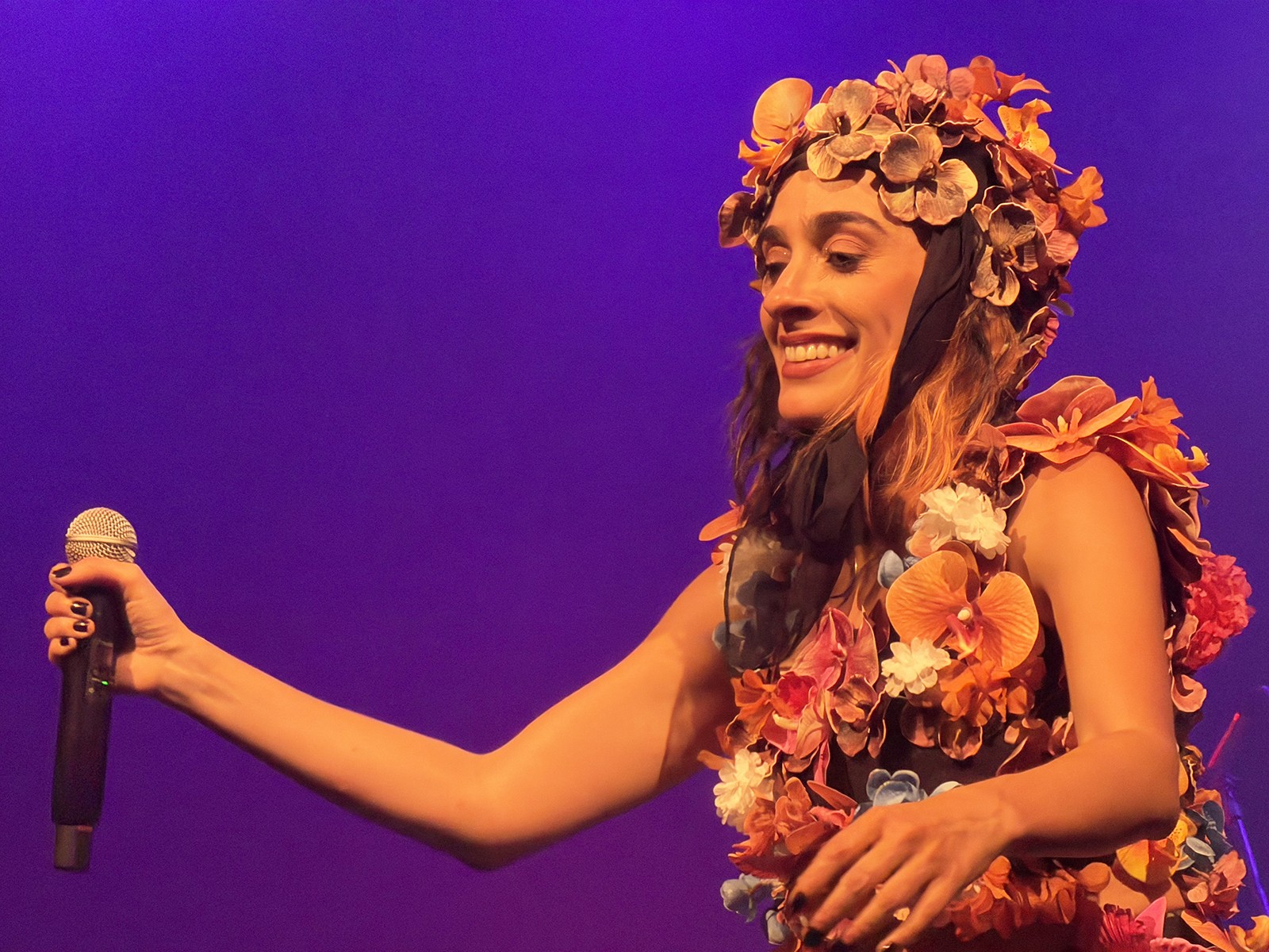 Sedenta de vida e de sonho, Juliana Linhares reina como grande artista do Brasil no show 'Até cansar o cansaço'