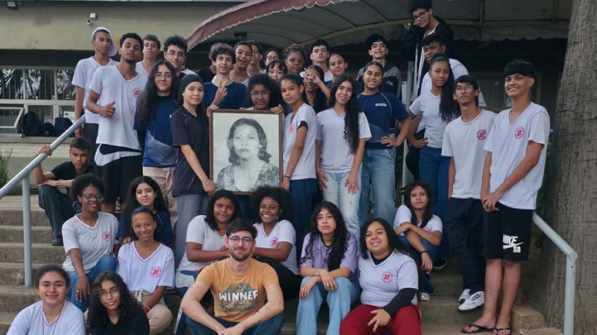 Entre versos e lembranças, ex-alunas e estudantes celebram os 90 anos de Adélia Prado