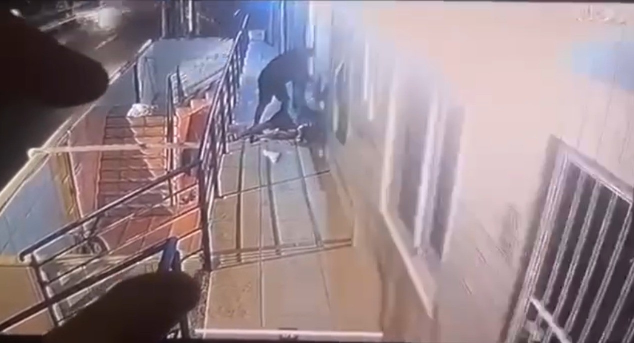 Homem que segurava bebê de 1 ano no colo é morto a tiros e criança é baleada em Florianópolis