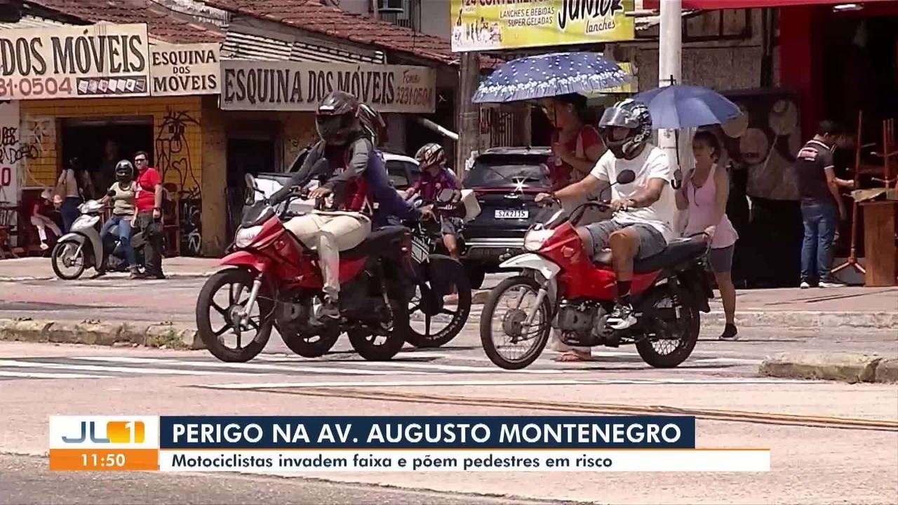Motociclistas dirigem em faixa de pedestres e trafegam na contramão na Augusto Montenegro, em Belém