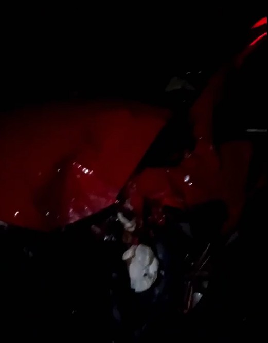 Batida frontal entre dois carros deixa mortos e feridos em Itaquaquecetuba