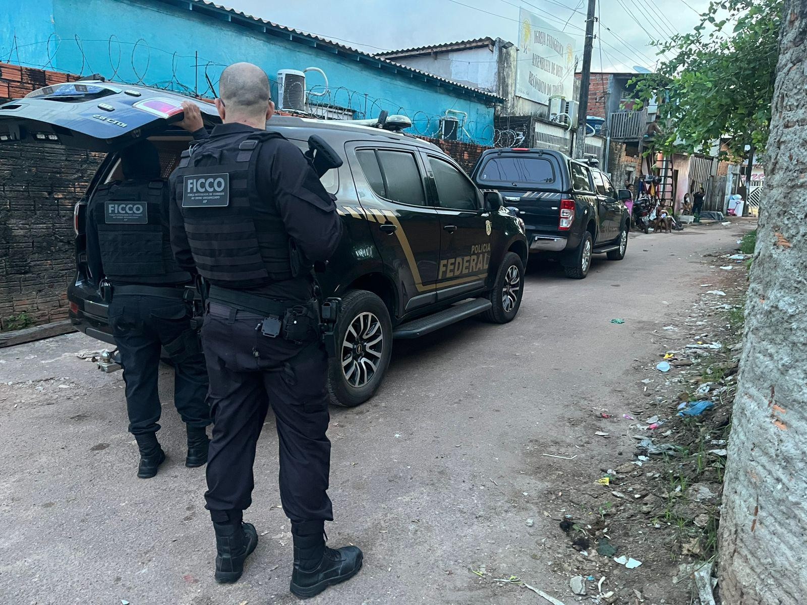 Trio suspeito de furtar armamento em residência de policial federal é preso em Macapá