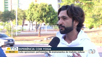 Aulas gratuitas de yoga aproximam participantes da tradição indiana