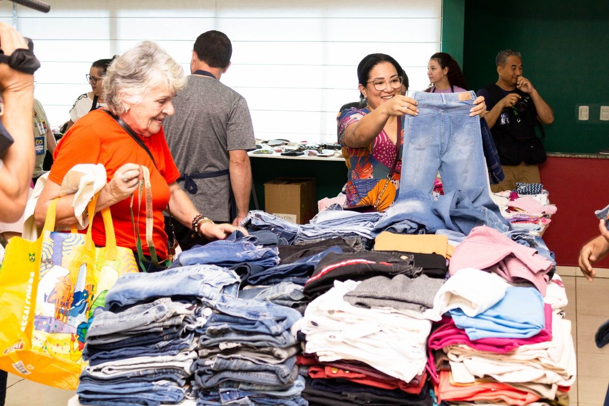 Bazar beneficente tem mais de 7 mil produtos por R$ 5 para ajudar associação para crianças com câncer