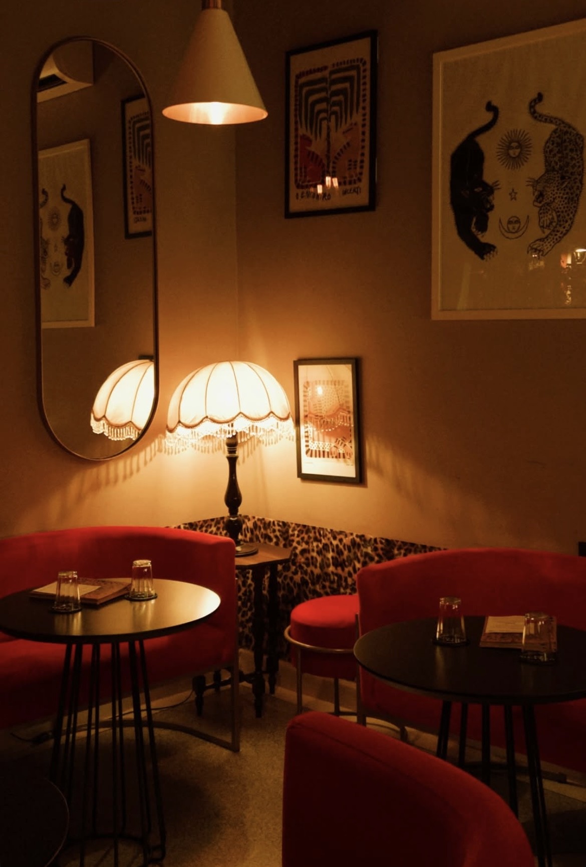 'Encontros relâmpago': solteiros trocam impessoalidade de aplicativos por 'speed date' em bar de Curitiba; conheça