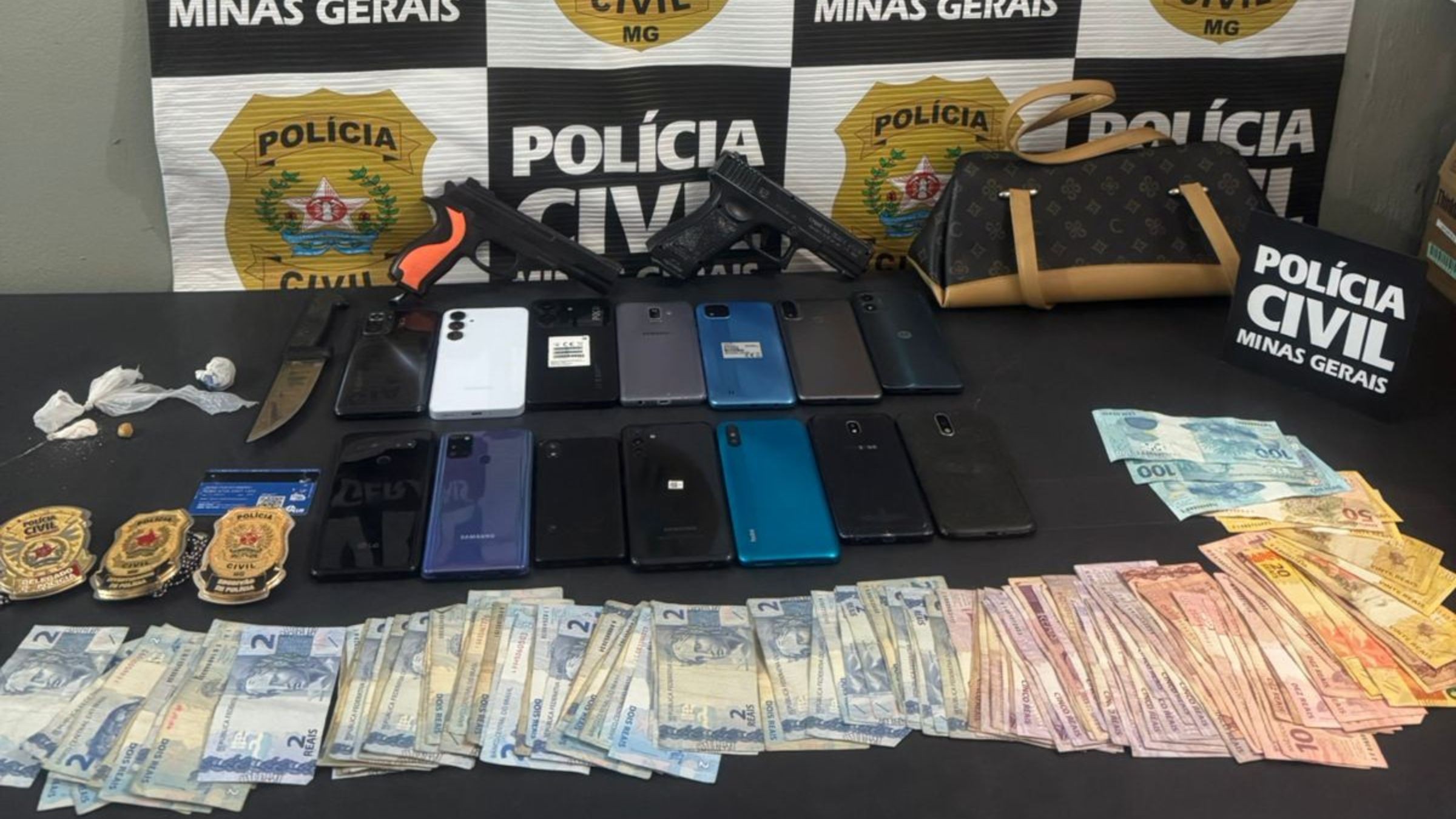 Grupo embriagava vítimas até desmaiarem para roubar celulares em Campos Altos