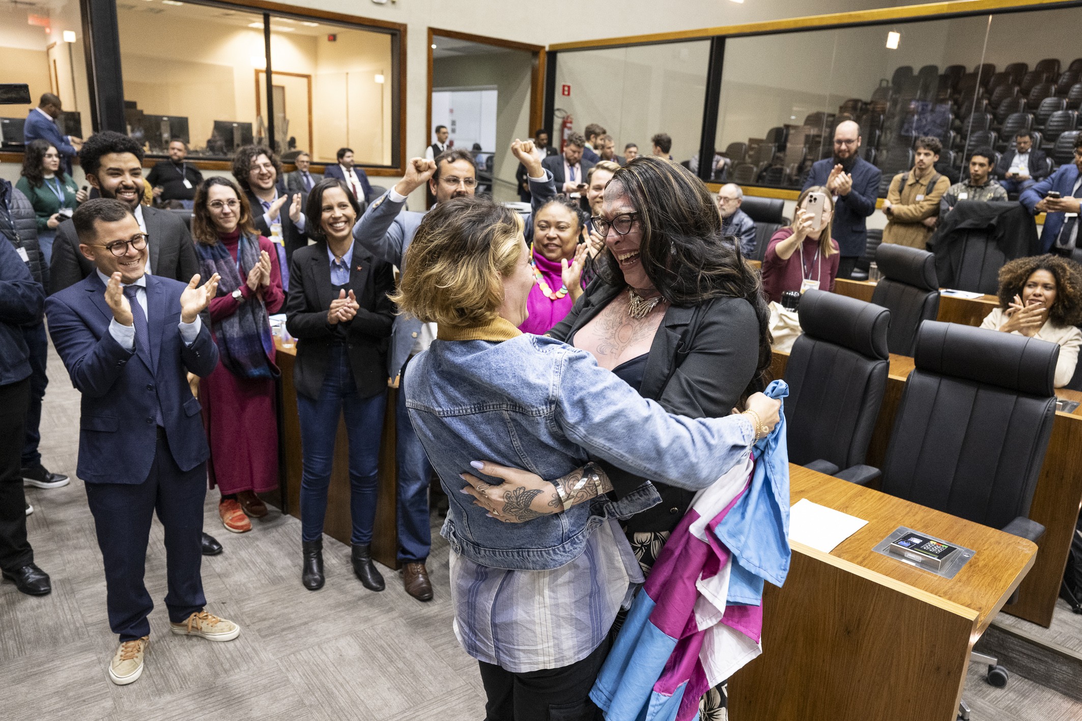 Cotas para pessoas trans em concursos para serviço público de Porto Alegre viram lei