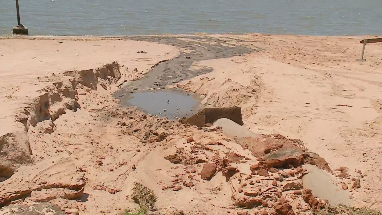 Chuva causa erosão de 1 km em praia de São Lourenço do Sul; VÍDEO