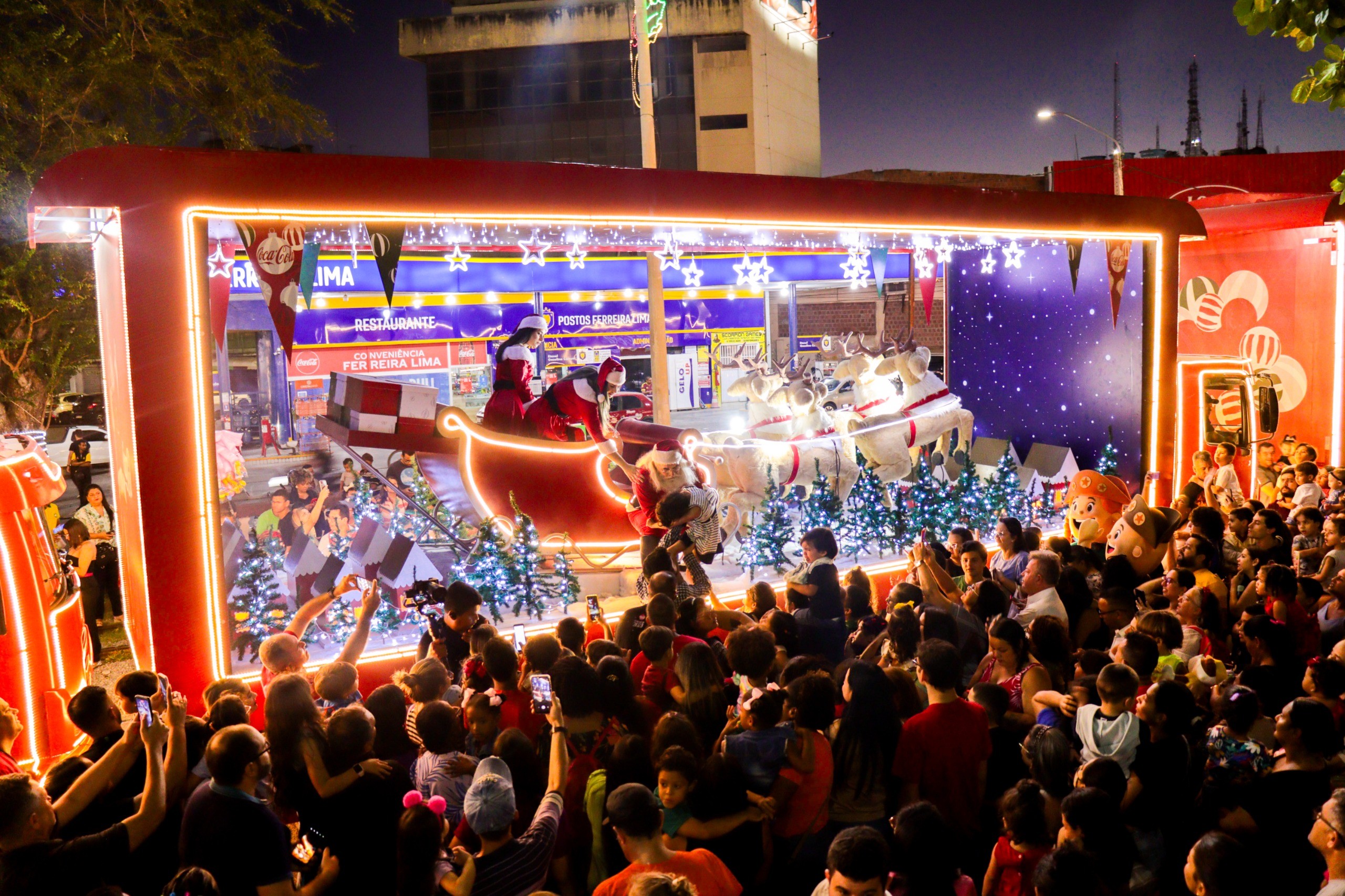 Confira a rota dos caminhões iluminados da Coca-Cola em Caruaru 