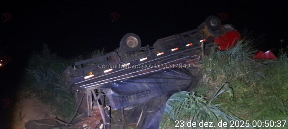 Ninguém se feriu no acidente em Guarantã — Foto: Artesp/Divulgação