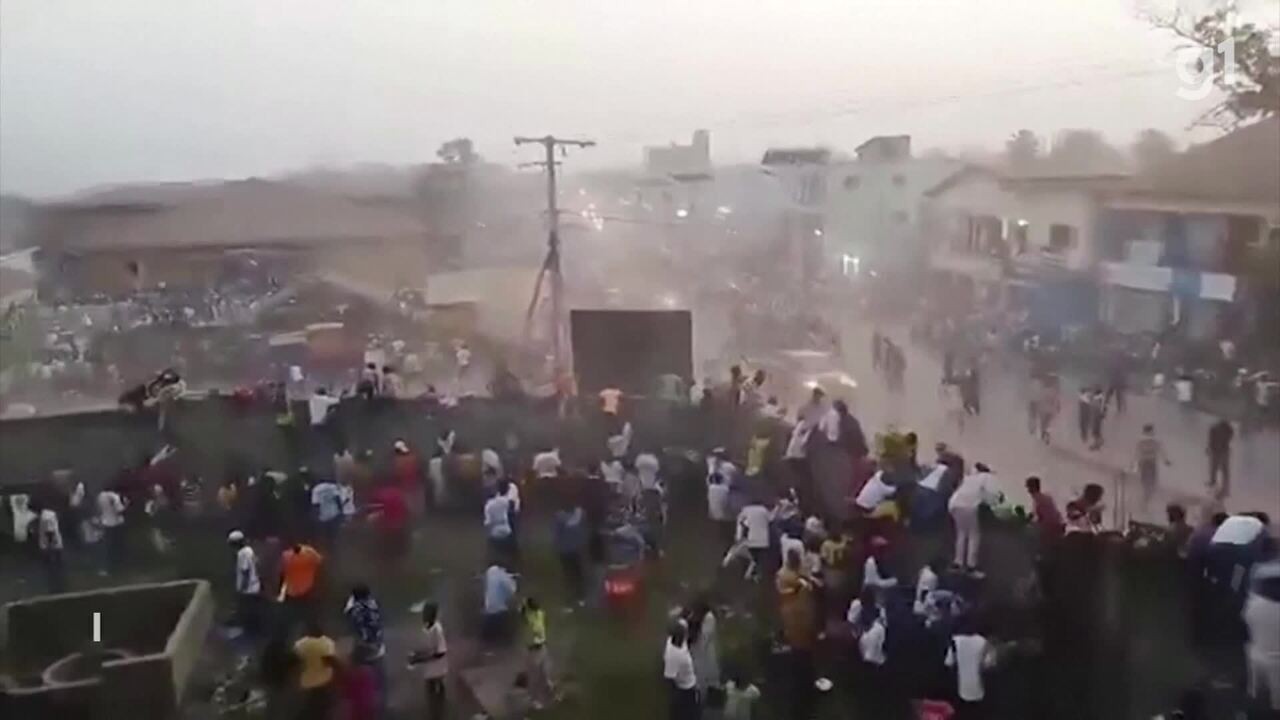 VÍDEO: Debandada em estádio na Guiné após juiz marcar pênalti deixa 56 mortos