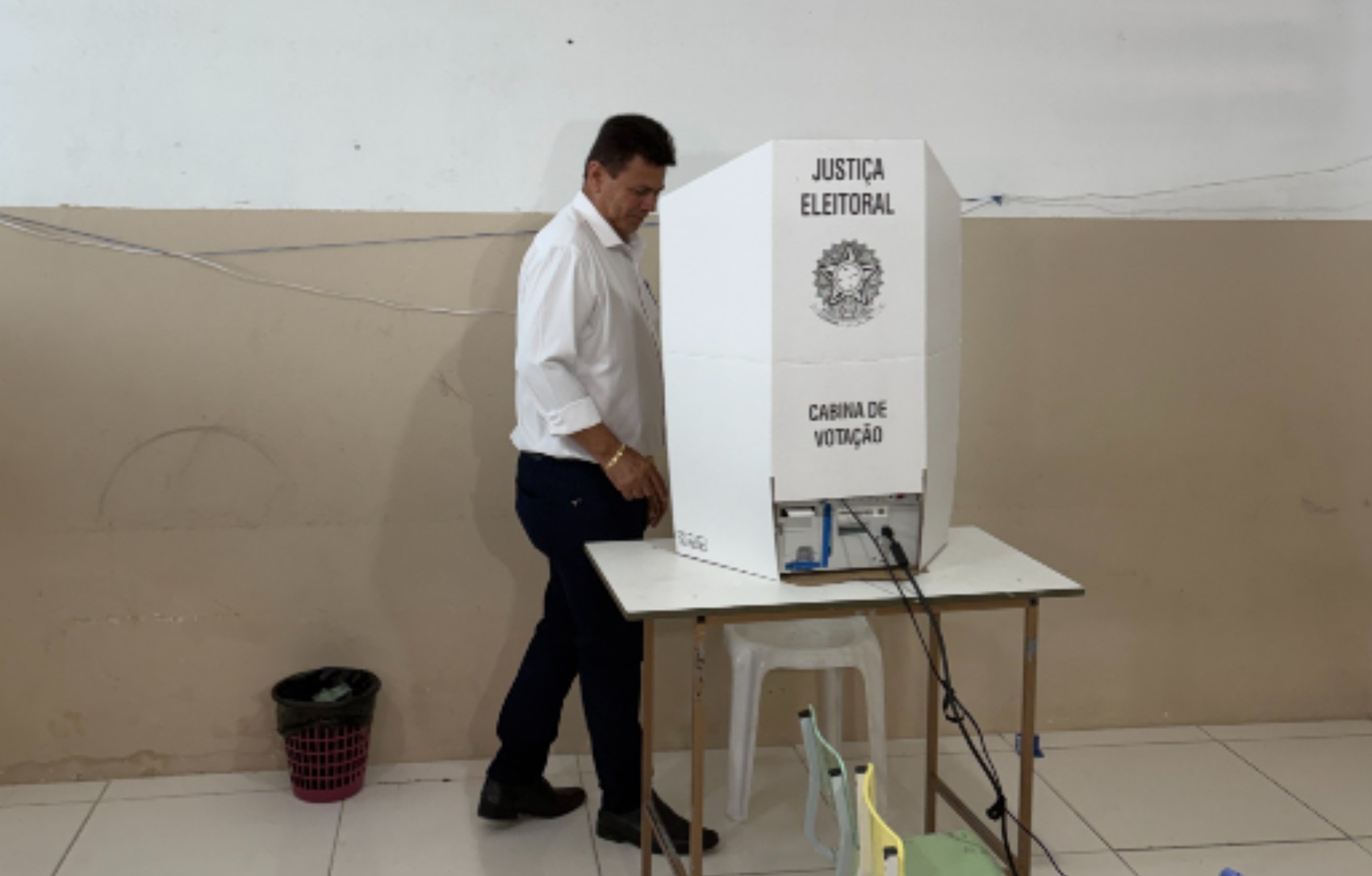 Candidato ao governo de Sergipe, Valmir de Francisquinho do Republicanos vota em Itabaiana