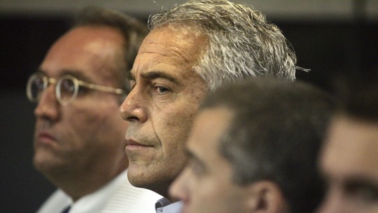 Trump processa jornal por reportagem sobre Epstein e pede US$ 10 bilhões