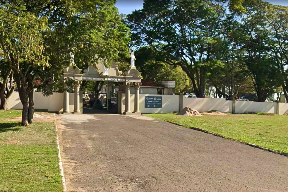 Corpo do jovem foi sepultado no Cemitério Municipal de Indiana (SP) — Foto: Reprodução/Google Maps