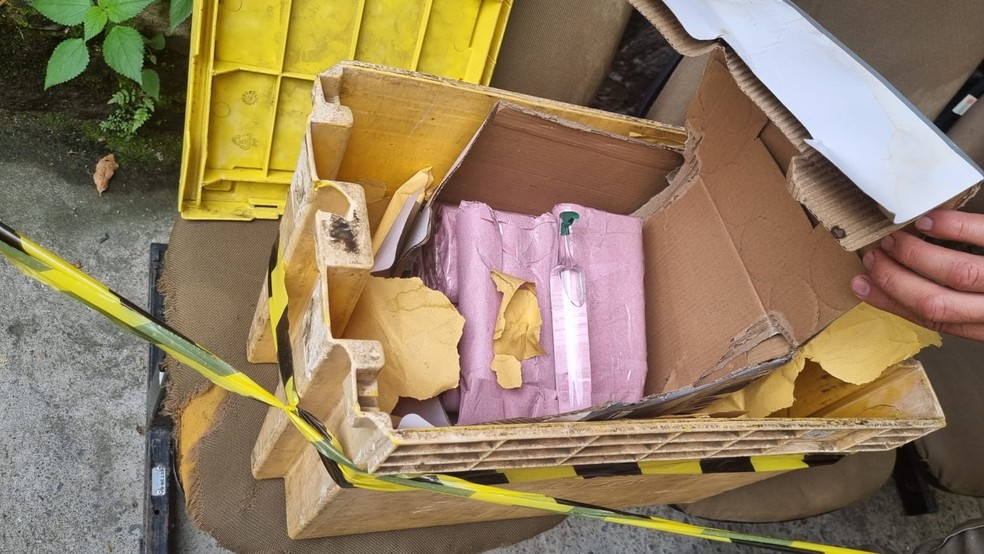 Caixa onde estavam os fracos de lança-perfume — Foto: Divulgação/Polícia Militar