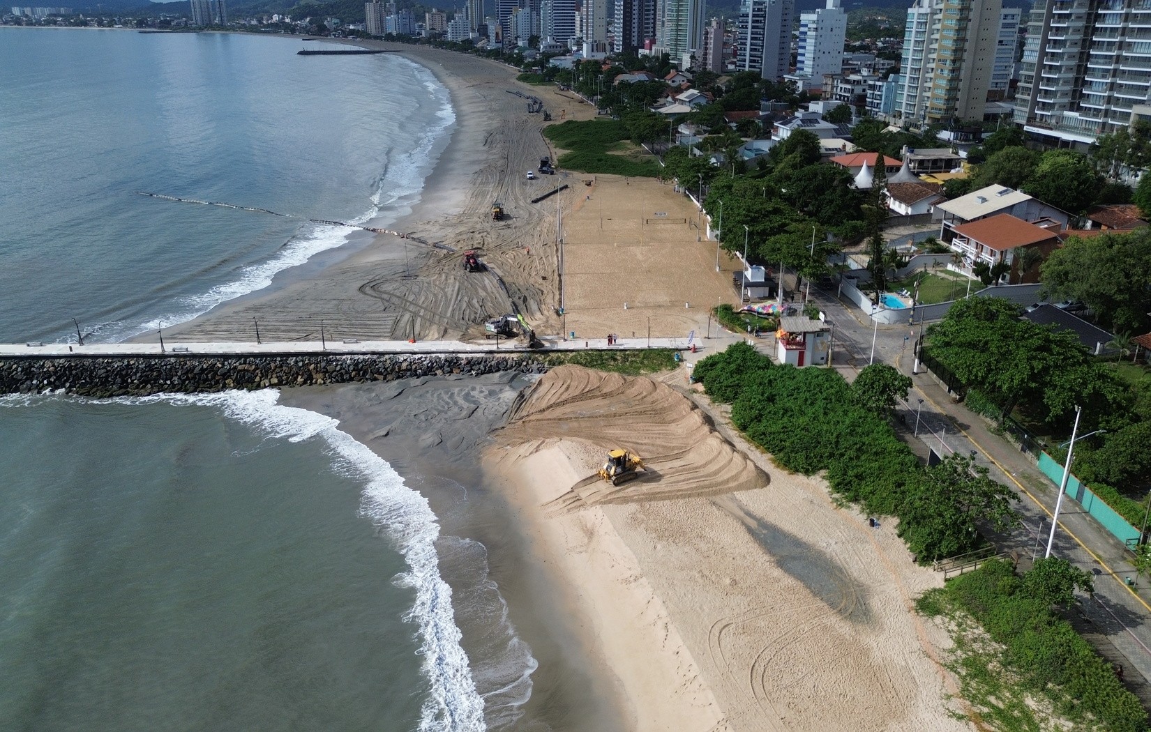 Bandeira Azul retira premiação de 3 praias de SC após início de obra de alargamento