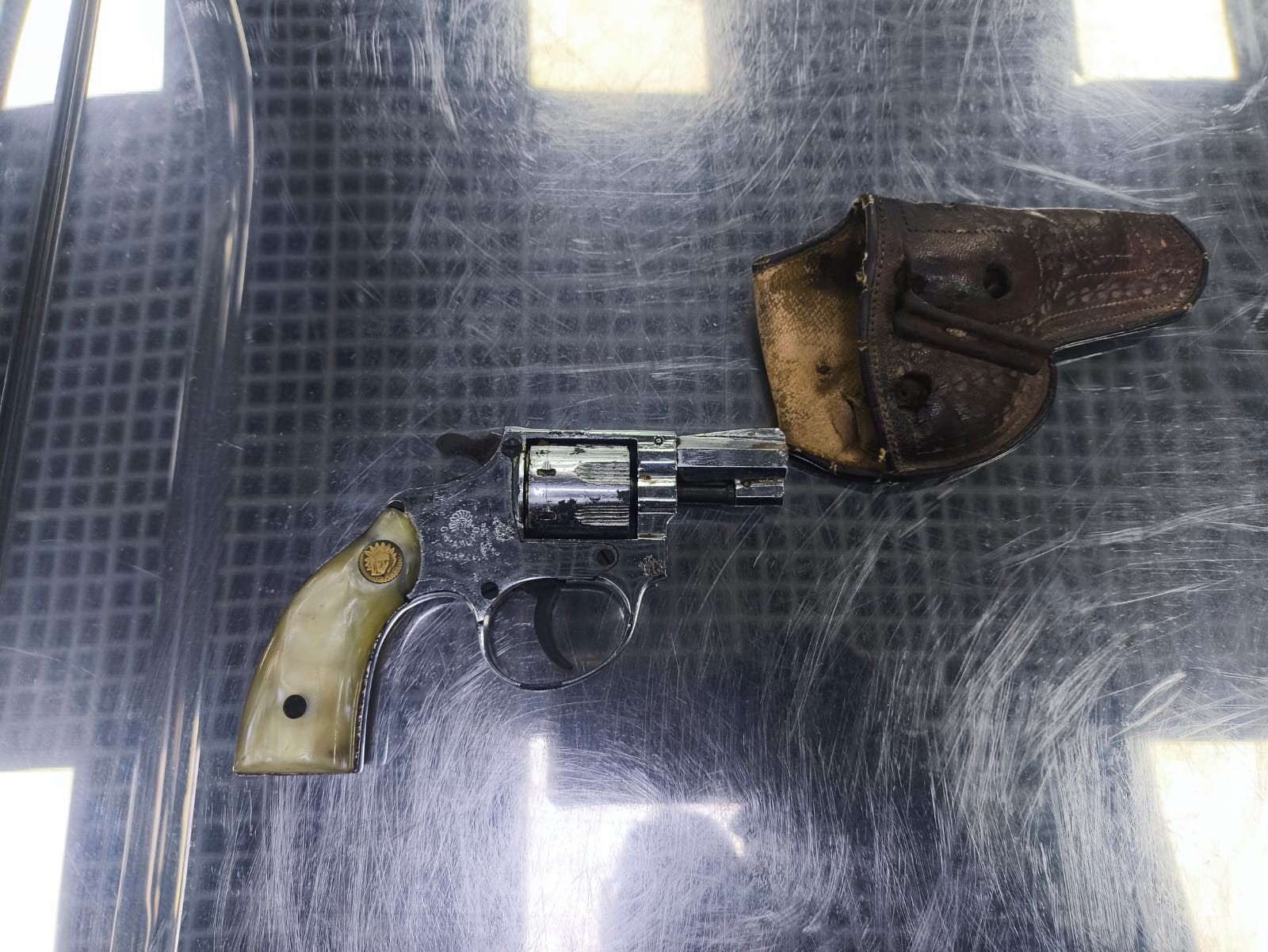 Jovem é preso com arma em mochila em aeroporto de Maceió; ele disse que pegou bolsa por engano com avô