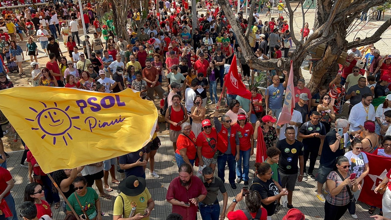 Manifestantes realizam ato contra PEC da Blindagem e PL da Anistia em Teresina