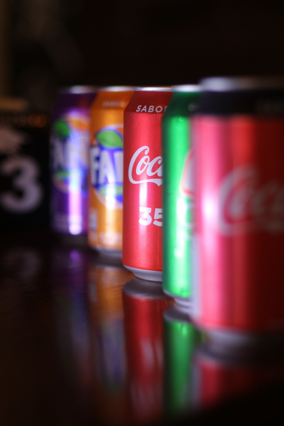 95% dos refrigerantes não alcóolicos contêm aspartame em sua composição. — Foto: Reprodução/Freepik