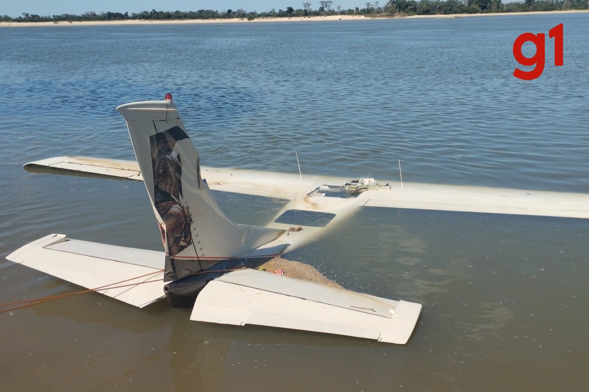 VÍDEO: avião adulterado é encontrado submerso no Rio Araguaia em MT