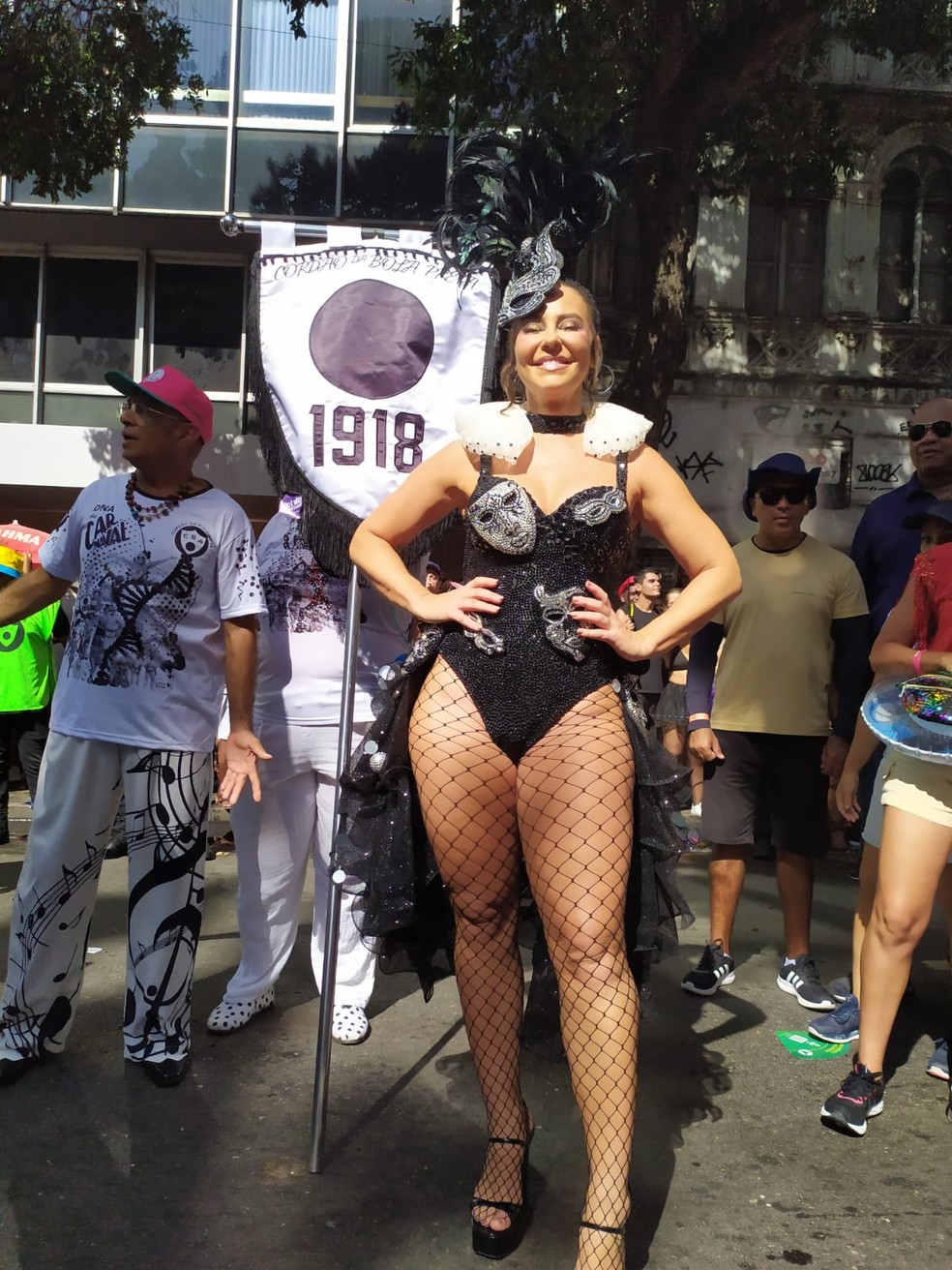 Paolla Oliveira no Cordão da Bola Preta — Foto: Patrícia Teixeira / g1