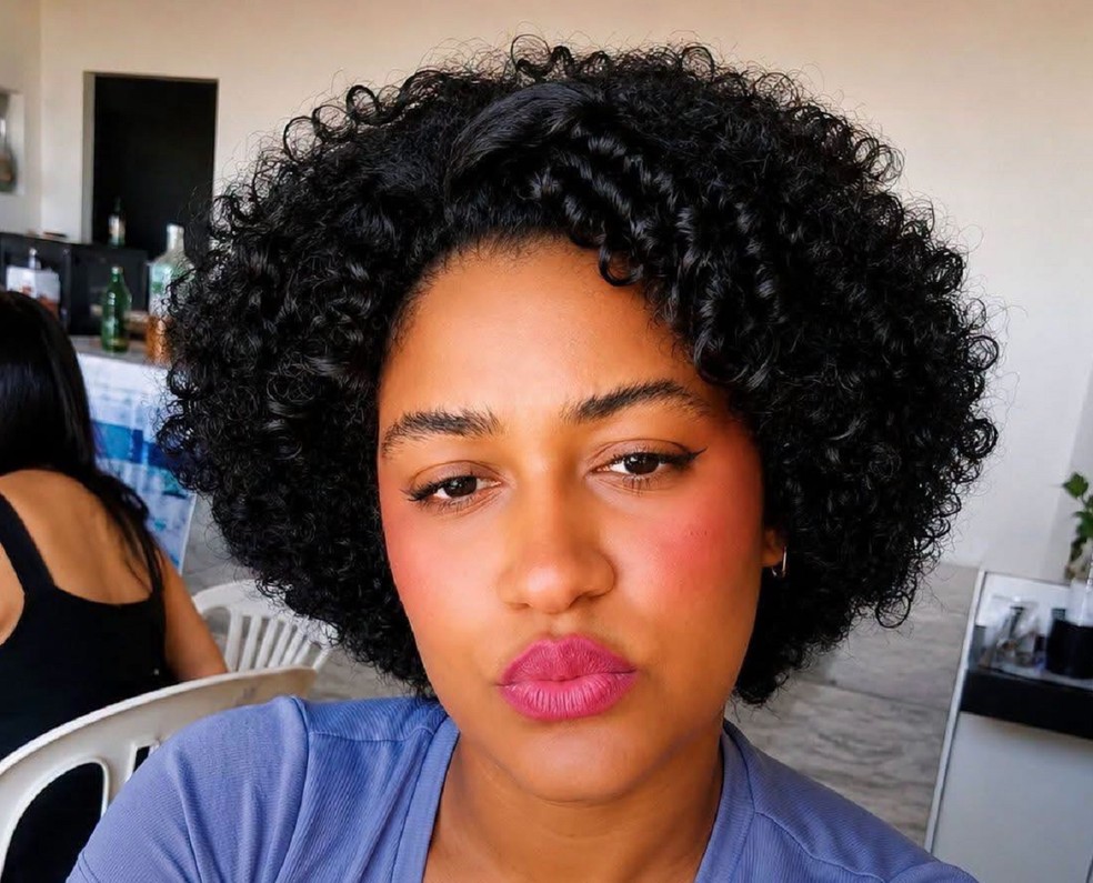 Adriane deixa o marido e cinco filhos, incluindo os gêmeos que nasceram na última quarta-feira — Foto: Facebook/Reprodução