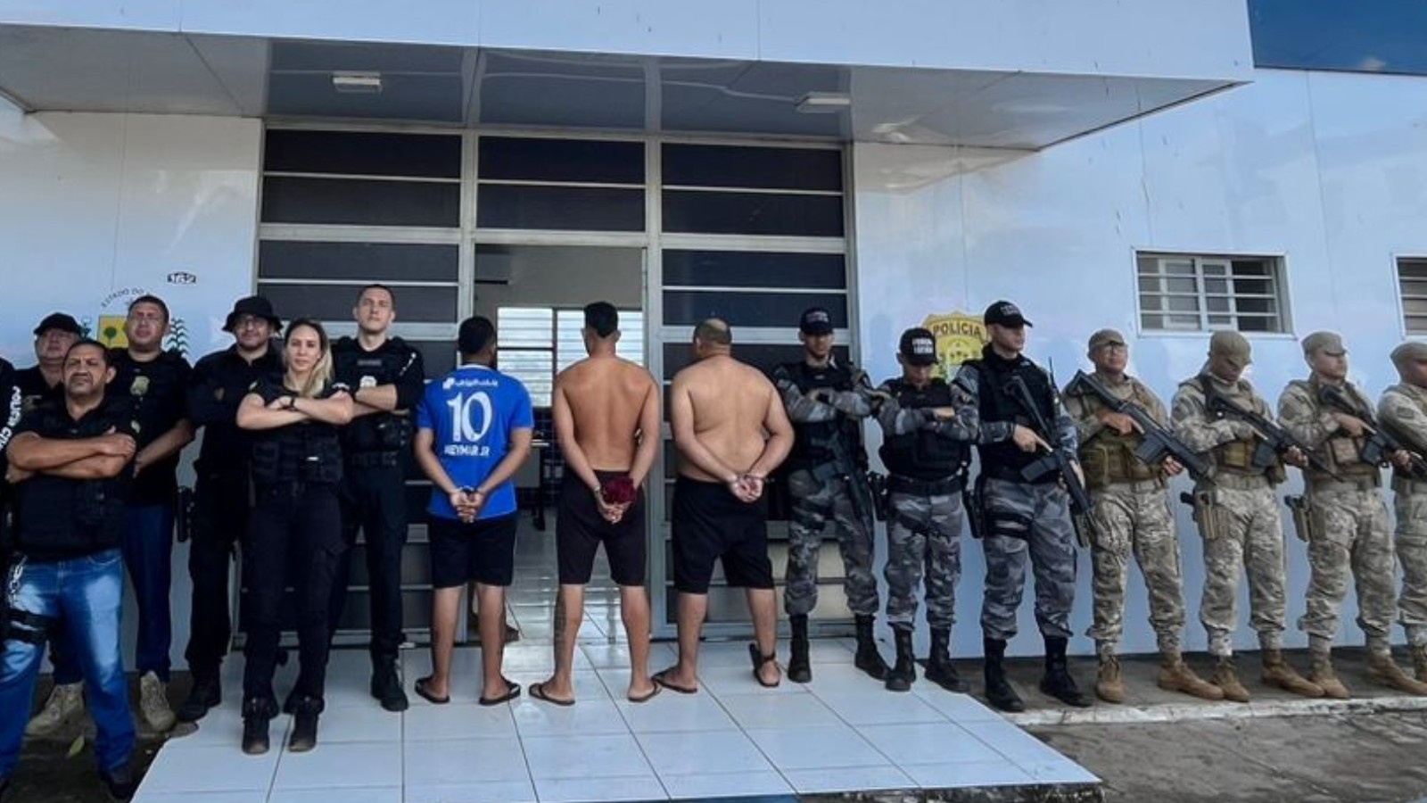 Pai e filhos presos por morte de tatuador