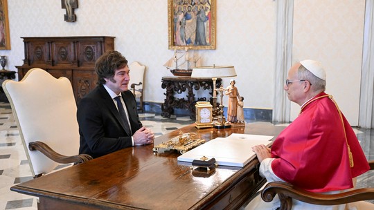 Papa Leão XIV recebe Milei no Vaticano e ressalta luta contra a pobreza