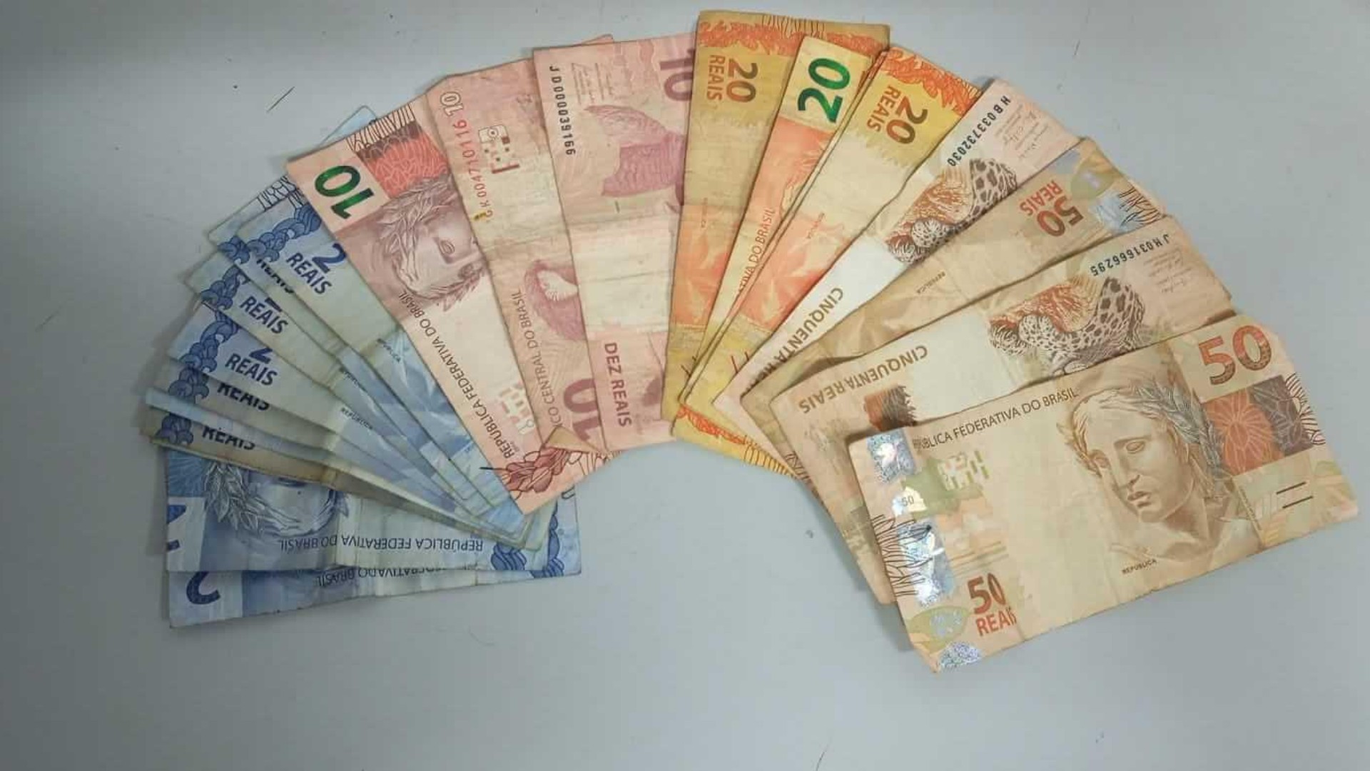 Homem é feito refém por dívidas de drogas de R$ 2,5 mil em Patos de Minas; dois suspeitos foram presos