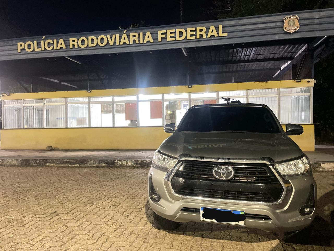 Homens são presos com caminhonete furtada e com placas clonadas na BR-251, em Montes Claros