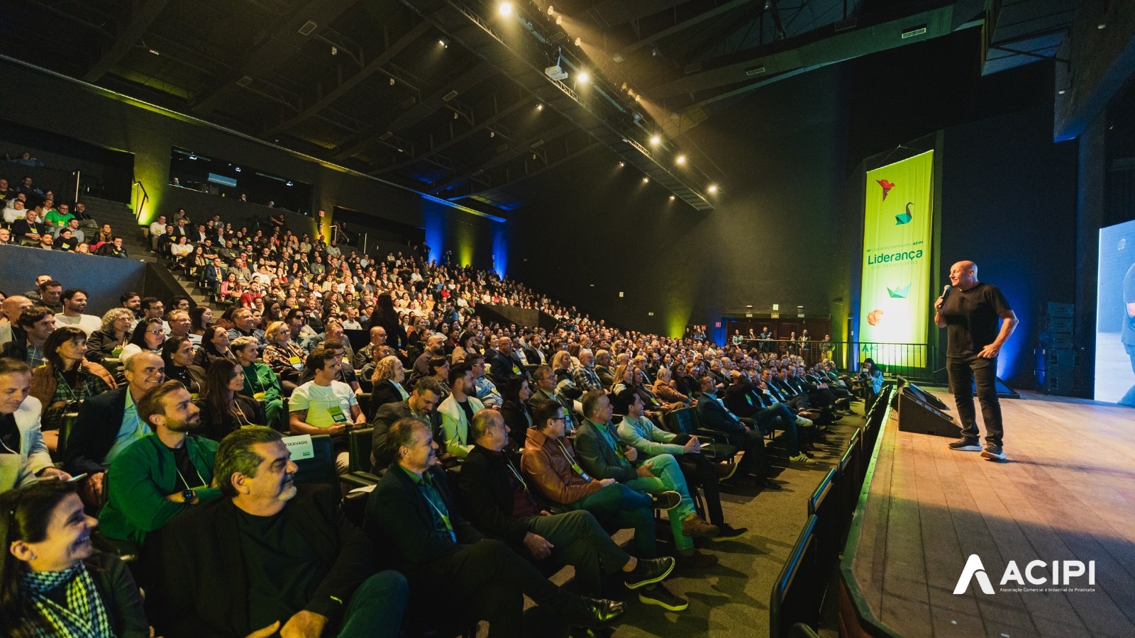 19º Congresso Acipi reúne 600 pessoas no Teatro Losso Netto para abordar liderança sem clichês