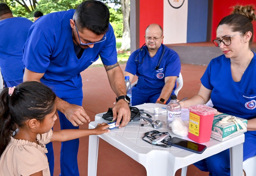 Futuros médicos, acadêmicos da UCP levam atenção de saúde às comunidades — Foto: UCP