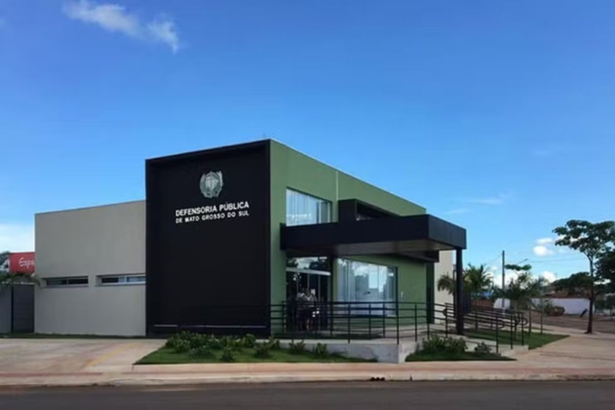 Cartório nega incluir nome de segunda mãe em certidão e casal recorre à Justiça em MS