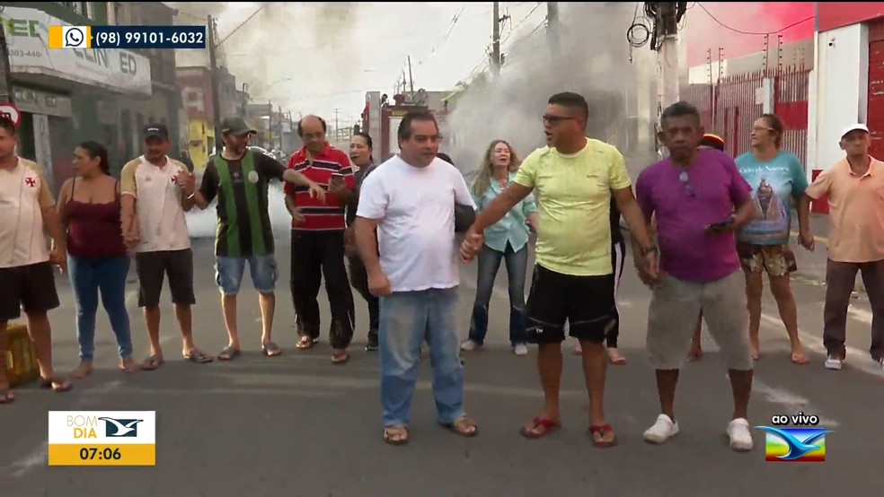 Feirantes protestam em São Luís após fechamento do Mercado Central e prazo curto para transferência — Foto: Reprodução/TV Mirante