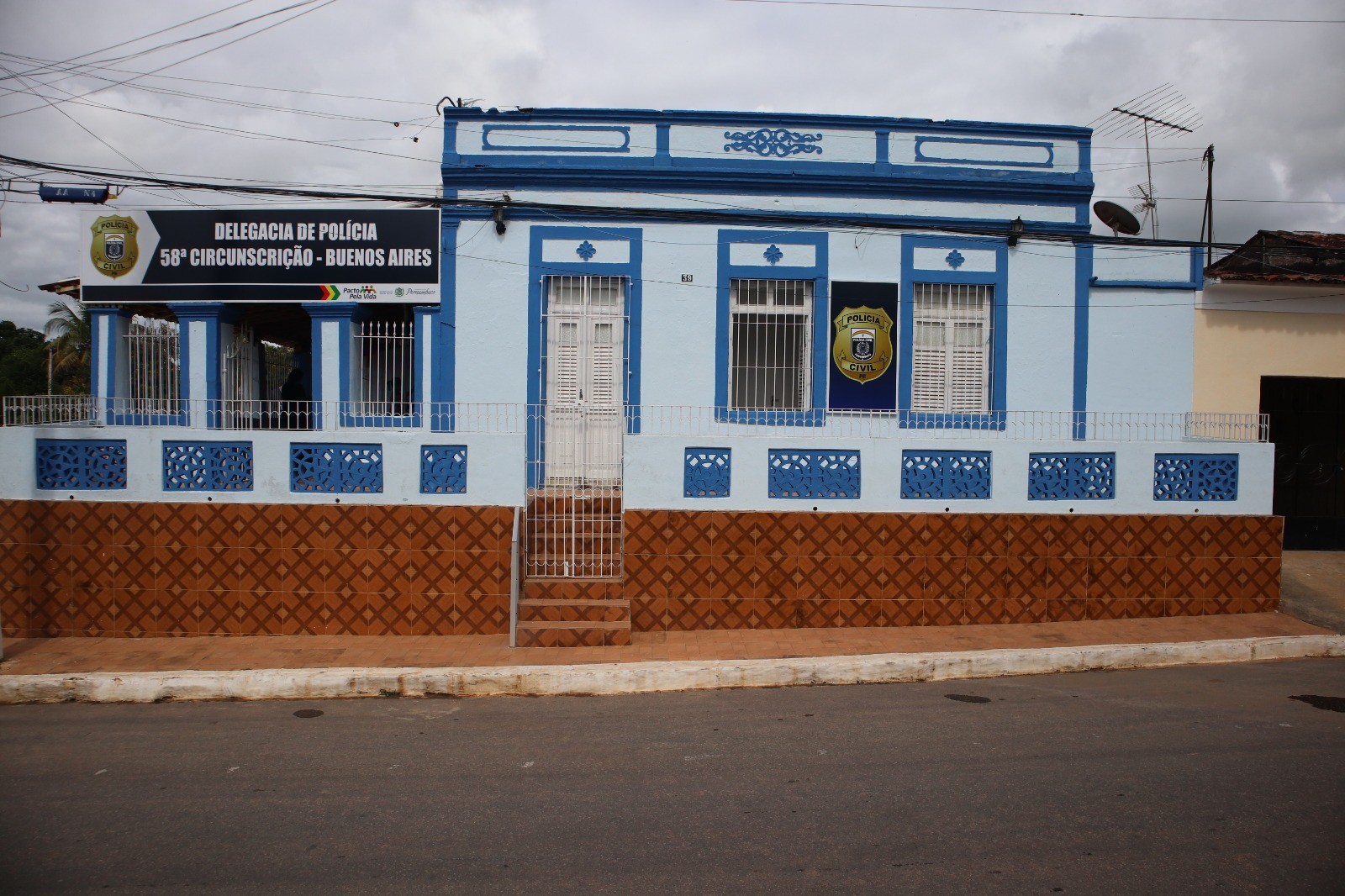 Homem toca fogo em casa com mulher e criança dentro e é preso; caso é o 2º incêndio motivado por violência de gênero em dois dias