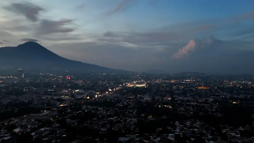 Em 2025, El Salvador registrou o menor índice de homicídios das Américas — Foto: Felix Lima/BBC