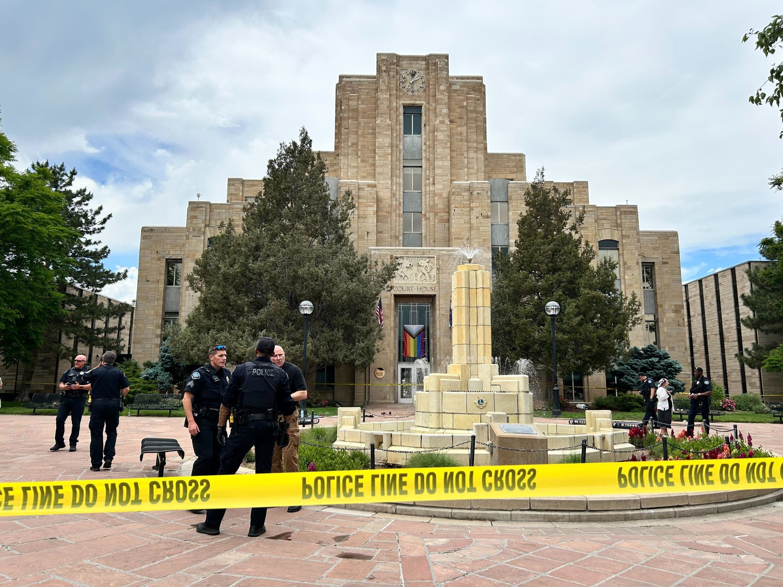 FBI apura possível ataque terrorista em cidade do Colorado, afirma diretor