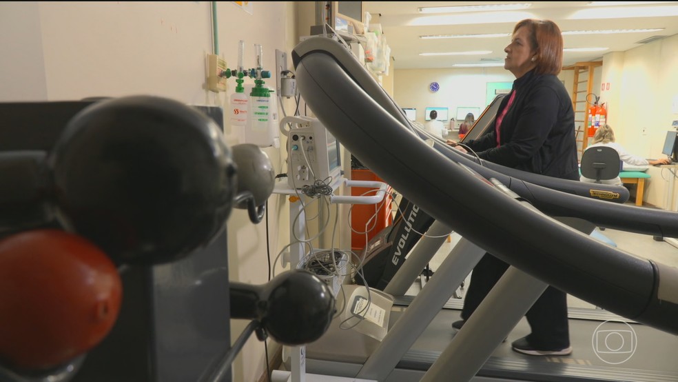 Estudo mostra que exercícios físicos, como caminhadas, ajudam a controlar crises de asma — Foto: Jornal Nacional/ Reprodução