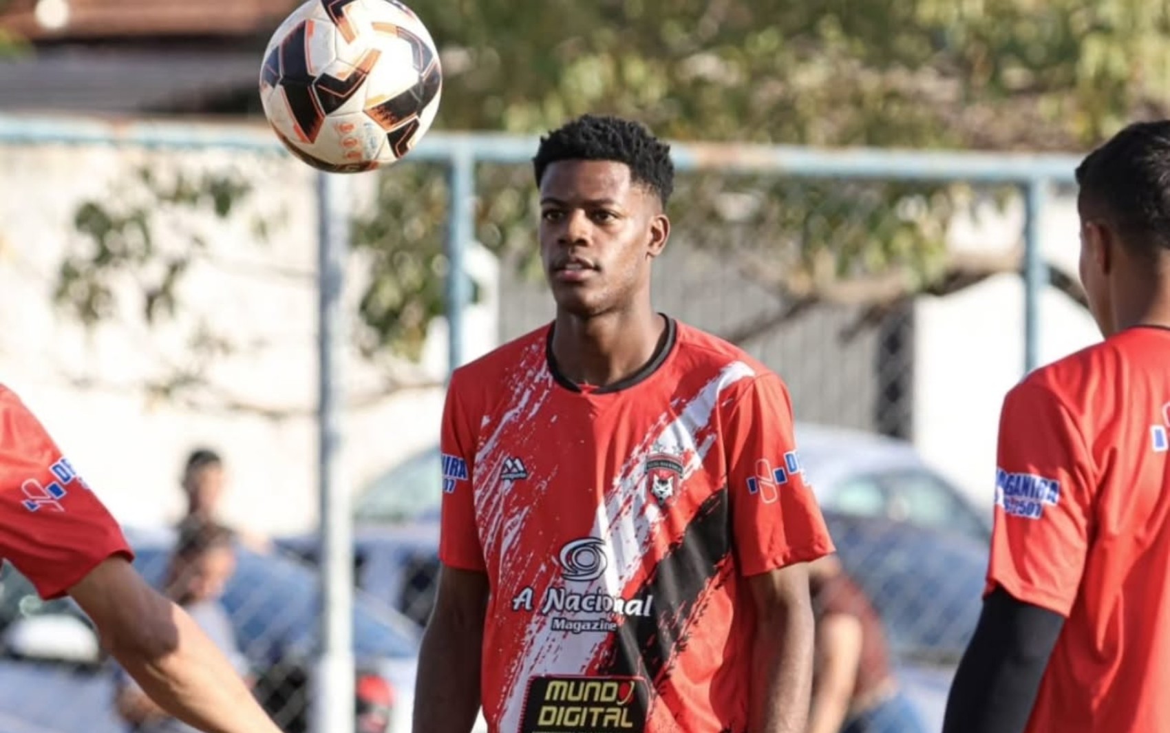 Jogador de futebol morre após acidente na GO-070, em Goianira