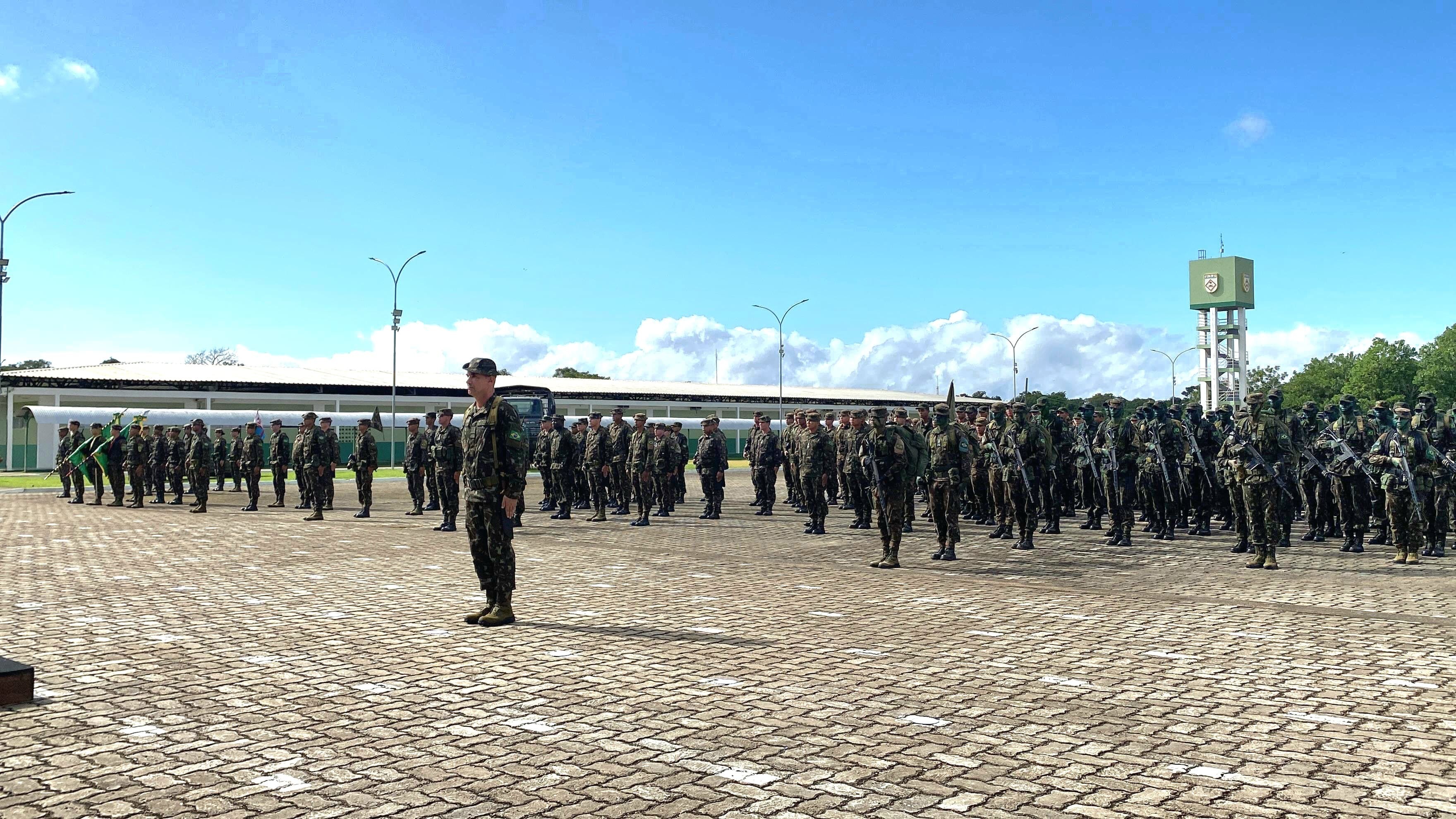 É #FAKE anúncio que cita seleção no Exército, promete salário de R$ 6 mil e cobra PIX por inscrição; trata-se de golpe