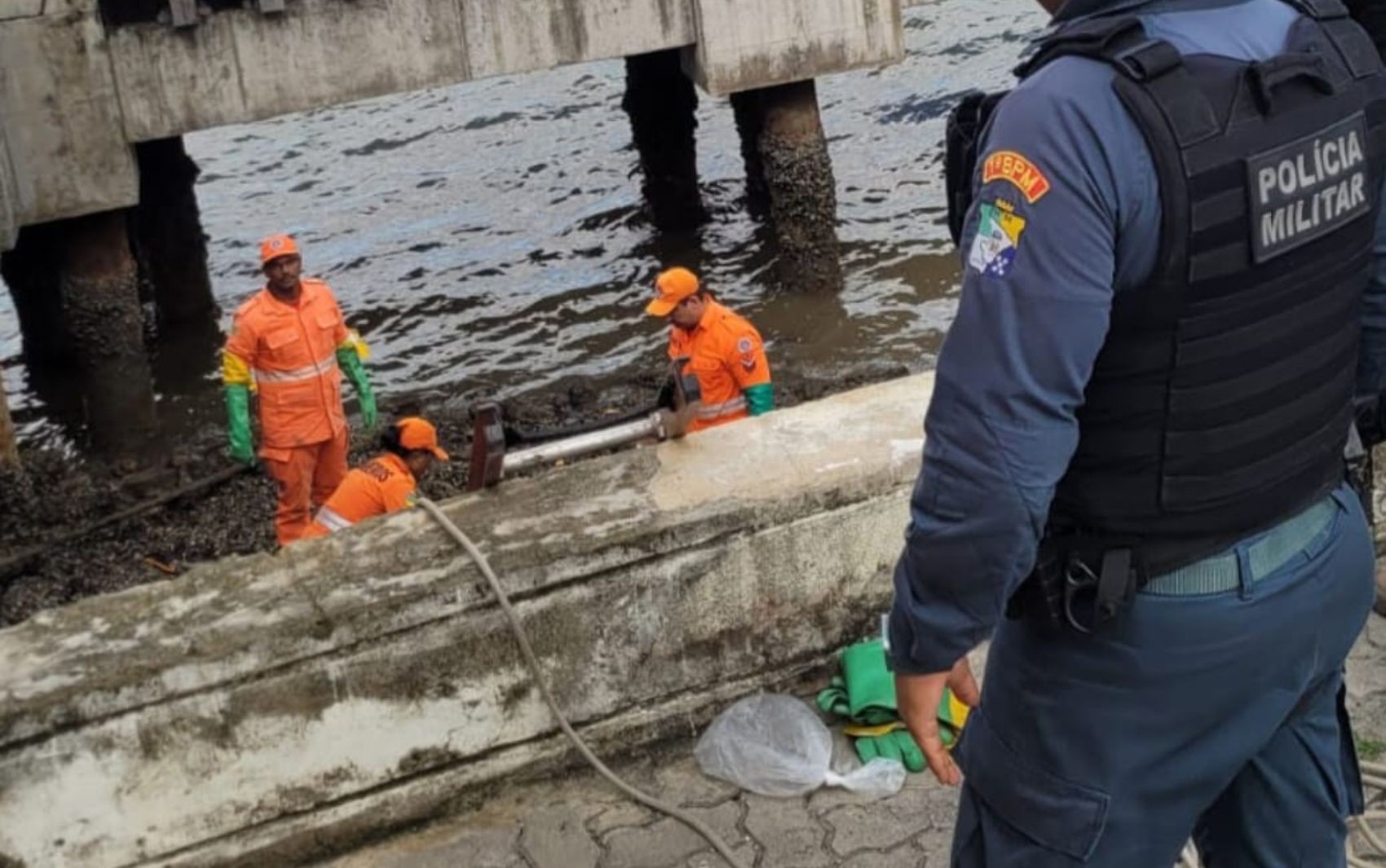 Homem em situação de rua é encontrado morto às margens do Rio Sergipe, em Aracaju