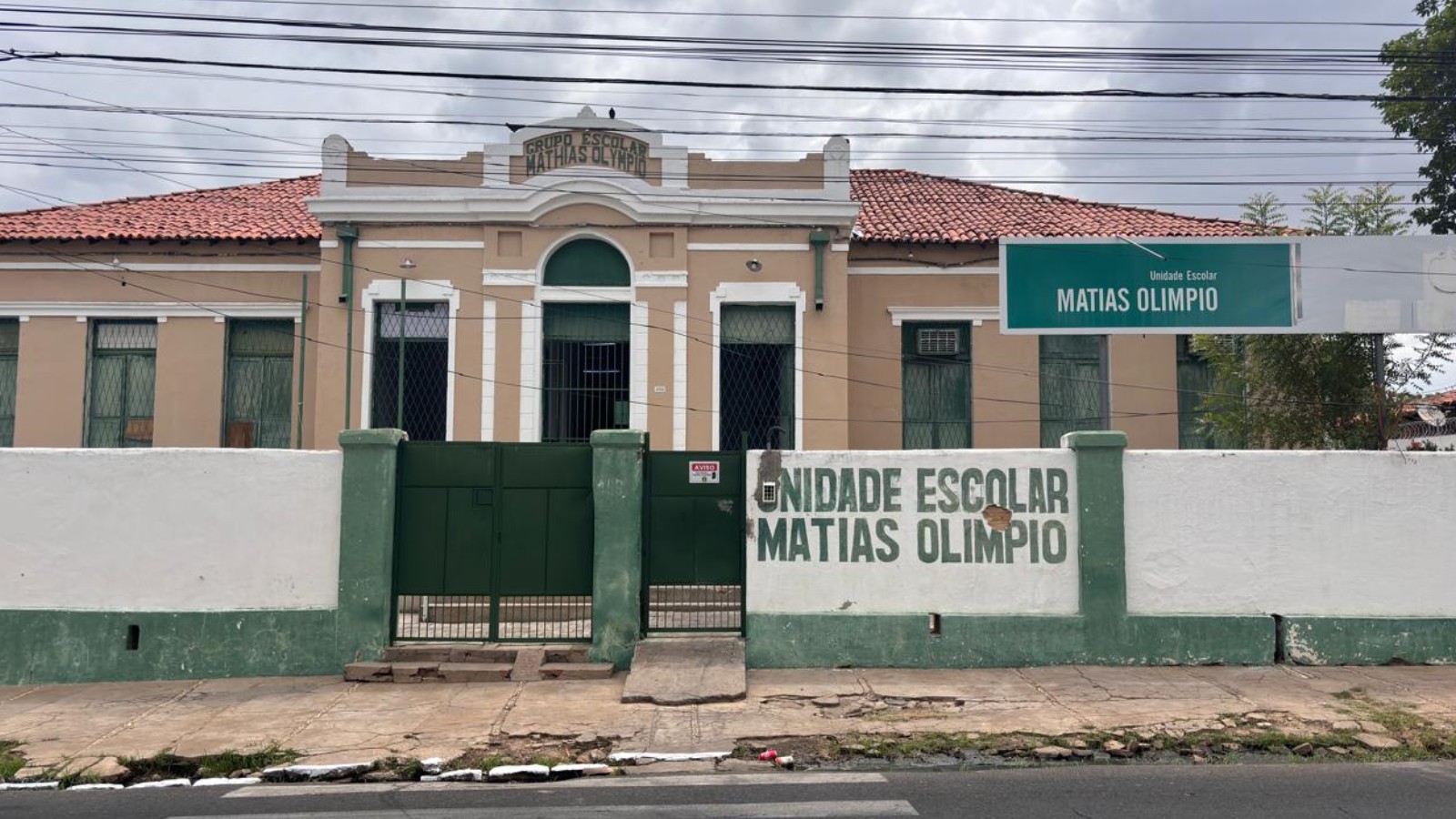 Estudantes e professores lamentam anúncio de fechamento de escola com quase 100 anos em Teresina