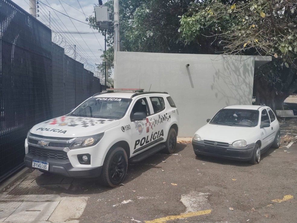 Veículo foi recuperado neste domingo (23), em Junqueirópolis — Foto: Polícia Militar
