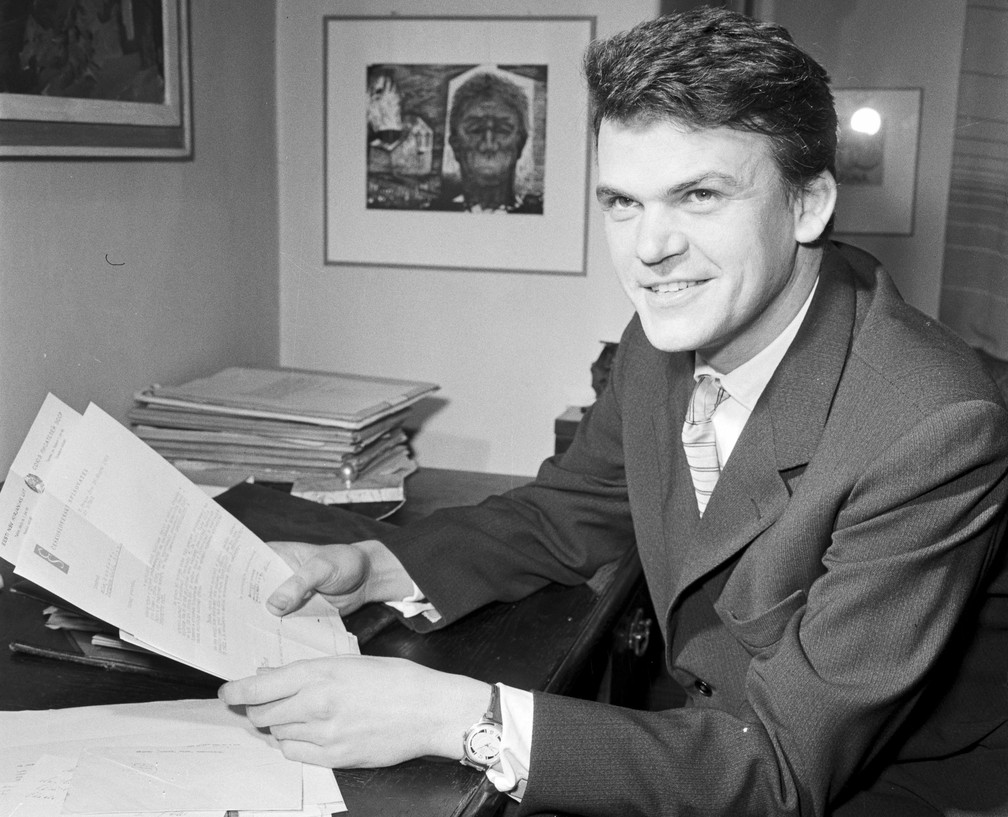  Milan Kundera em 1963. Autor morreu no dia 11 de julho de 2023, em Paris — Foto: Nesvadba Frantisek/CTK via AP