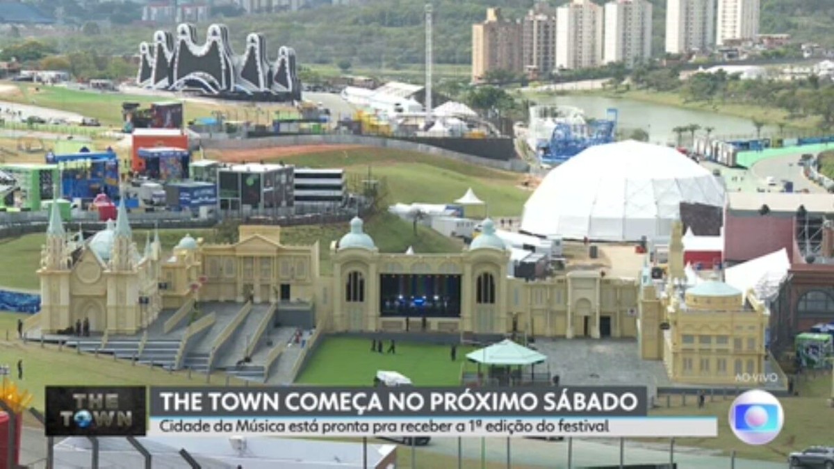 SP Festival: República Metro station heats up with shows before The Town