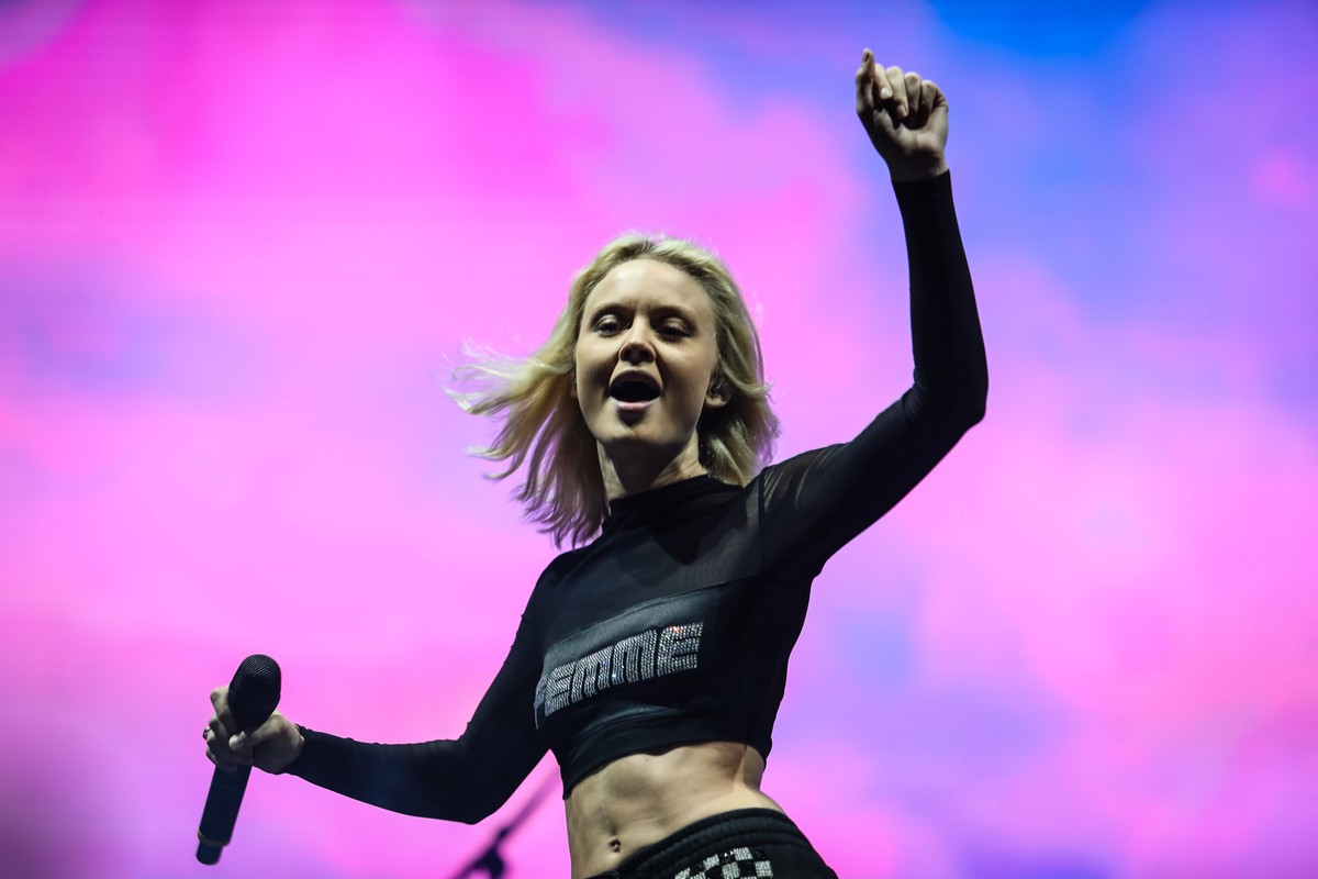 Zara Larsson dança, canta e dedica música a Marielle Franco no Lolla, Lollapalooza 2018